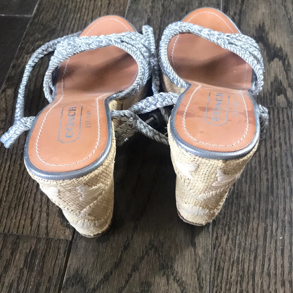 👡 Coach wedge 3 1/2” heel and 1” platform sandals - Picture 8 of 9
